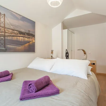 Appartement Principe Real 2 Bedrooms 2 Bathrooms, Air-con, Wi-fi, 3rd Floor *