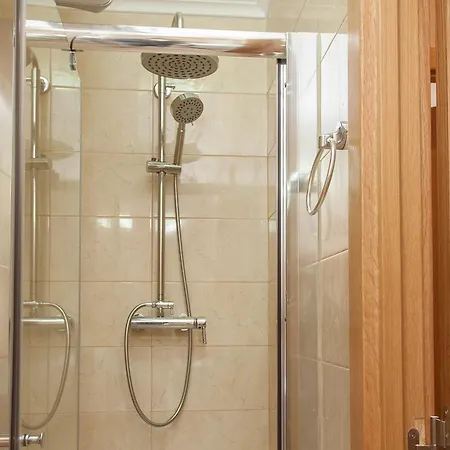 Principe Real 2 Bedrooms 2 Bathrooms, Air-con, Wi-fi, 3rd Floor * Lizbona