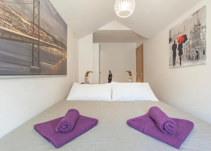 Principe Real 2 Bedrooms 2 Bathrooms, Air-con, Wi-fi, 3rd Floor *