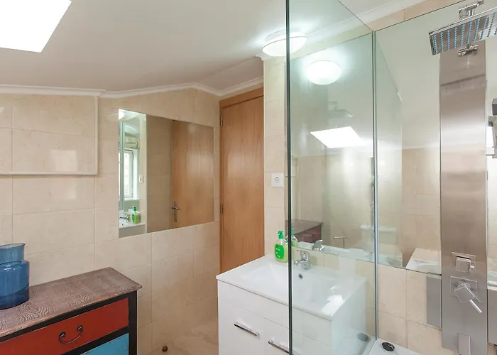 Apartamento Principe Real 2 Bedrooms 2 Bathrooms, Air-con, Wi-fi, 3rd Floor *